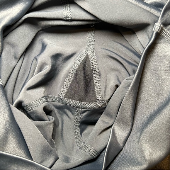 Alo Yoga High Waisted Shine Leggings Grey Size Medium - Picture 11 of 13